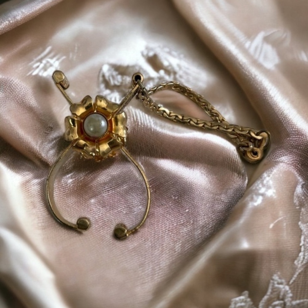 🫶🏻 Vintage Glove Clip - Picture 2 of 4
